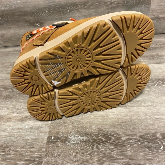 UGG | Classic Weather Hiker Boots  In Chestnut Size 6.5 NEW - Picture 3 of 13